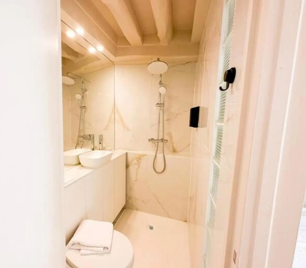 アパート Majestueux Appartement Dans Le Marais パリ
